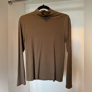 Banana Republic Fitted Stretchy Turtleneck Medium